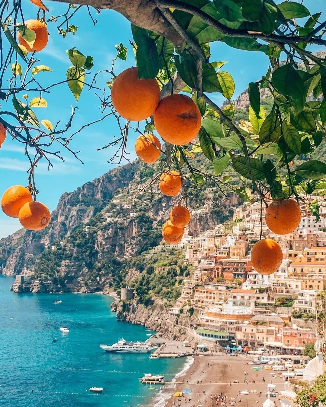 A Magical Christmas Journey: Rome to Positano with Naples Limousine Service